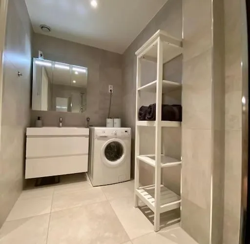 Lovely In Centre דירה *